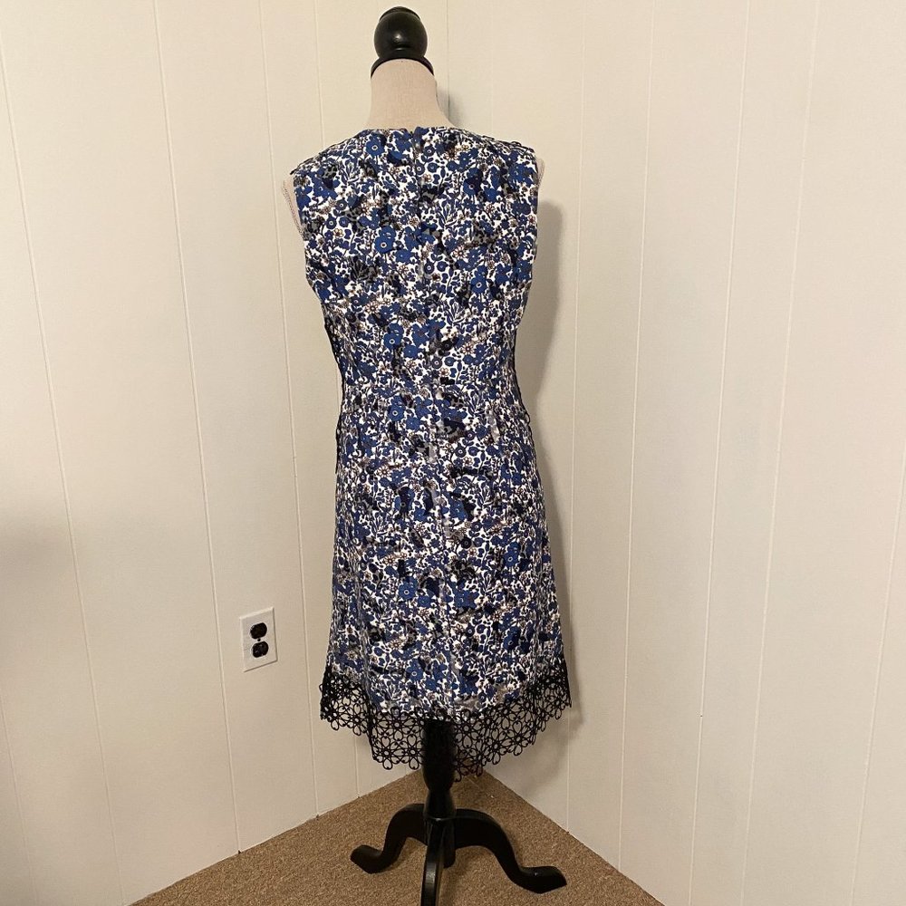 Elie Tahari V-Neck Sleeveless Blue and Black Floral Lace Wren Dress Size 8 - Picture 10 of 13
